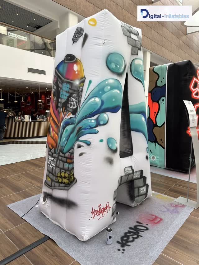 Passez découvrir l’excellent travail de la galerie lausannoise #papajosette, qui présente actuellement à Balexert Genève une installation impressionnante : huit lettres géantes de 2,5m de haut  conçues par digital-inflatables LLC  et mises en scène par 8 talentueux.euse artistes et graffeurs.euses.
Tout au long de cette semaine,  huit œuvres originales ont été  créés directement sur ces structures gonflables. L’exposition est visible jusqu’au samedi 3 mai – une occasion unique à ne pas manquer !
Artistes:
#sker #alanezur #romartcrime #dream #pikanoa #queen #kesmo #pilongart

Structure gonflables sur mesure 
www.digital-inflatables.ch

@balexert.ch @papajosette_ @digitalinflatables