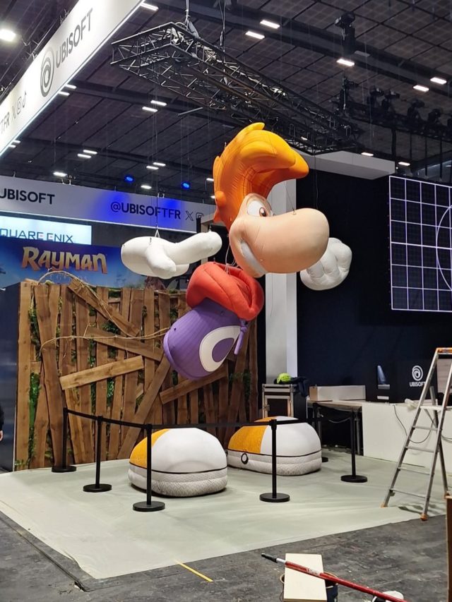 Rayman en version XXL à la Paris Games Week !

Pour @room22 et @ubisoft, nous avons donné vie à un Rayman gonflable de 5 mètres de haut.

Le défi : moins d'un mois entre la modélisation 3D et l'installation sur le salon. Reconstruction complète du personnage en 3D, conversion en patronage textile, impression, confection, livraison… et un héros qui tient debout au milieu de la foule. 

Un projet sous licence, avec les exigences que ça implique : chaque courbe, chaque proportion validée pour rester fidèle à l'univers Ubisoft.

Merci à Room22 pour la confiance, et bravo à toute l'équipe pour ce sprint réussi. 

Un personnage, un logo, une forme impossible à produire en grand format ? Parlez-nous de votre projet.

#DigitalInflatables #Rayman #Ubisoft #ParisGamesWeek #pgw26